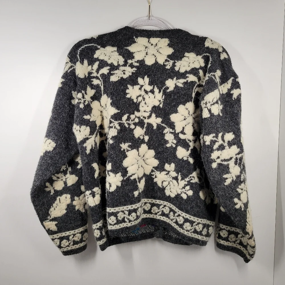 Vtg Kitty Hawk by Vivian Wang Gray Beaded Cardigan Sweater Women Size M - Picture 3 of 4